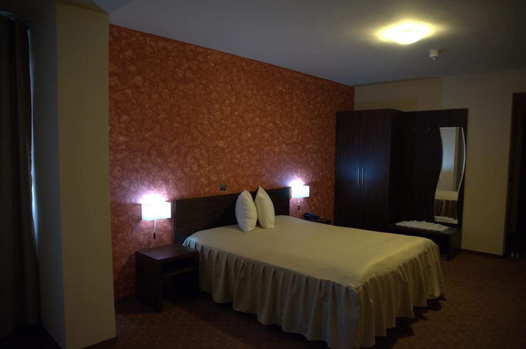 Hotel Mariflor Gherla Exterior photo
