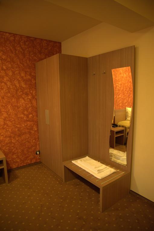 Hotel Mariflor Gherla Exterior photo