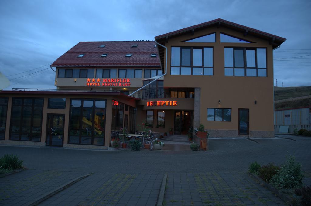 Hotel Mariflor Gherla Exterior photo